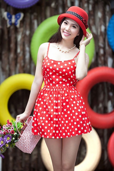 Trong bộ ảnh mới, người đẹp sinh năm 1994 trẻ trung hơn nhiều so với tuổi 20 của mình