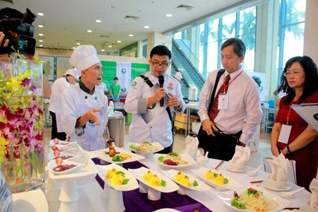 Những món ăn hấp dẫn, đẹp mắt gây “khó” cho BGK. Ảnh: Đình Việt