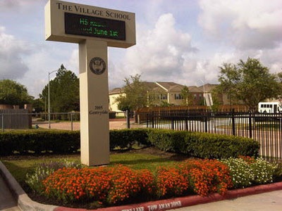 Gặp gỡ đại diện tuyển sinh trường The Village, TP.Houston, bang Texas - 1 Khuôn viên trường The Village