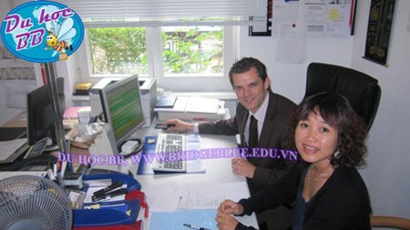 Hội thảo du học Thụy Sĩ, học bổng trường BHMS - 3 Đại diện Cầu Xanh thăm trường BHMS, cán bộ phụ trách thực tập của trường BHMS năm 2012
