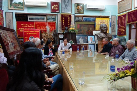 Cựu du học sinh các nước viếng thăm gia đình Đại tướng Võ Nguyên Giáp - 2 Cuộc trò chuyện thân mật với con trai Đại tướng