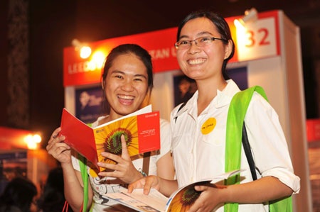 Ngày hội Giáo dục Vương quốc Anh 2014 - quy tụ số trường đông nhất từ trước tới nay - 3 “Thế giới” lựa chọn học tập tại Vương quốc Anh