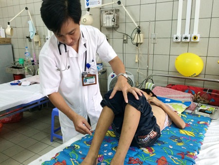 Một trẻ thập tử nhất sinh vì nhiễm tụ cầu vàng qua vết xước nhỏ - 1 Từ vết xước ngoài da, bé trai 12 tuổi nhiễm tụ cầu vàng thập tử nhất sinh
