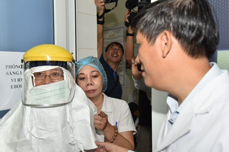 Thành lập 4 Đội phản ứng nhanh chống dịch Ebola - 1 Thành lập 4 Đội phản ứng nhanh chống dịch Ebola