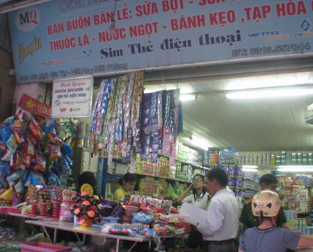 Kiểm tra việc thực hiện Luật phòng chống tác hại thuốc lá tại Hải Phòng.