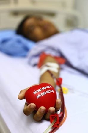 Nơm nớp lo “kho máu” cạn kiệt - 1 Một giọt máu cho đi, một cuộc đời ở lại! Người bệnh cần lắm những giọt máu