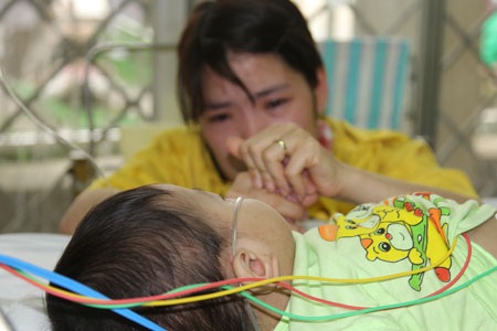 Lo ngại dịch sởi bùng phát - 1 Dịch sởi năm 2014 với hơn 5000 ca xác định dương tính sởi, nhiều ca bệnh nguy kịch. Ảnh: H.Hải