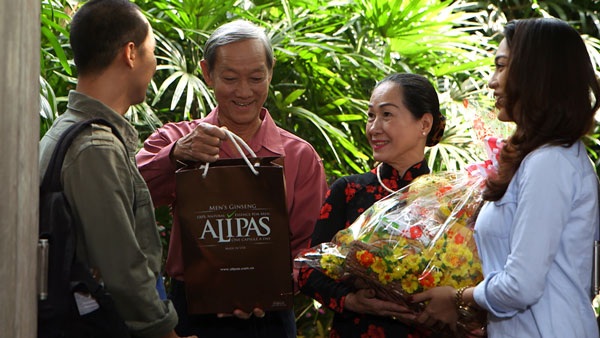 Nhiếp ảnh gia Na Sơn:“Thay vì ăn Tết, tôi chọn Đi và Cho nhiều hơn” - 1 Tết đoàn viên là quan tâm trọn vẹn gia đình…