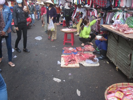 Bộ Y tế yêu cầu xác minh vụ “thịt thối” tuồn vào bữa ăn trường học - 1 Thực phẩm bẩn là câu chuyện nhức nhối của toàn xã hội. Ảnh minh họa.