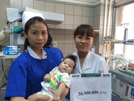 Cậu bé bị đẻ rơi bên bụi chuối nhận được nhiều sự ủng hộ của bạn đọc - 1 Cậu bé bị đẻ rơi bên bụi chuối nhận được nhiều sự ủng hộ của bạn đọc