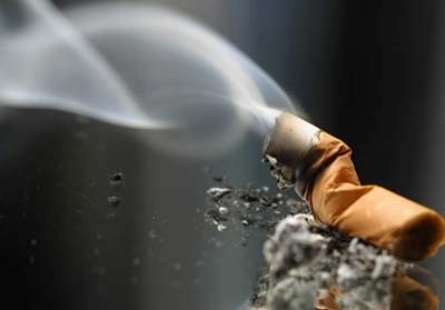 Cần đưa quy định cấm hút thuốc lá trong đám hiếu hỉ, lễ hội… vào hương ước