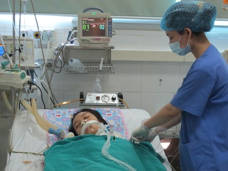 4 bệnh nhi viêm não Nhật Bản đang nguy kịch - 1 Bệnh nhân viêm não Nhật Bản biến chứng nặng, hôn mê vì tổn thương não, việc