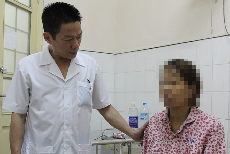 Lần đầu tiên xảy ra tình trạng phơi nhiễm HIV tập thể cho 19 cán bộ y tế - 2 Lần đầu tiên xảy ra tình trạng phơi nhiễm HIV tập thể cho 18 cán bộ y tế