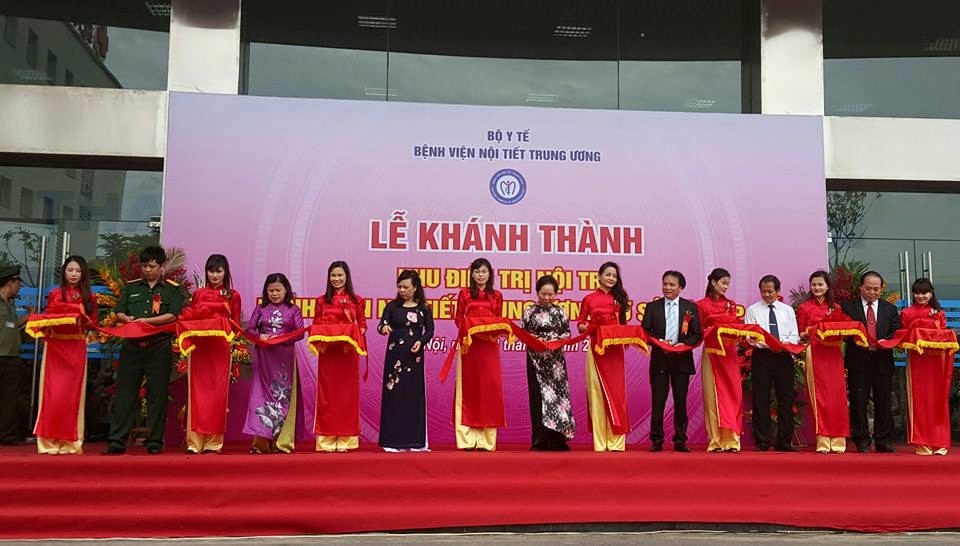 BV Nội tiết: Giảm nằm ghép nhờ khu điều trị nội trú mới 700 giường bệnh - 1 Phó chủ tịch nước Nguyễn Thị Doan, Bộ trưởng Bộ Y tế Nguyễn Thị Kim Tiến, Giám đốc
