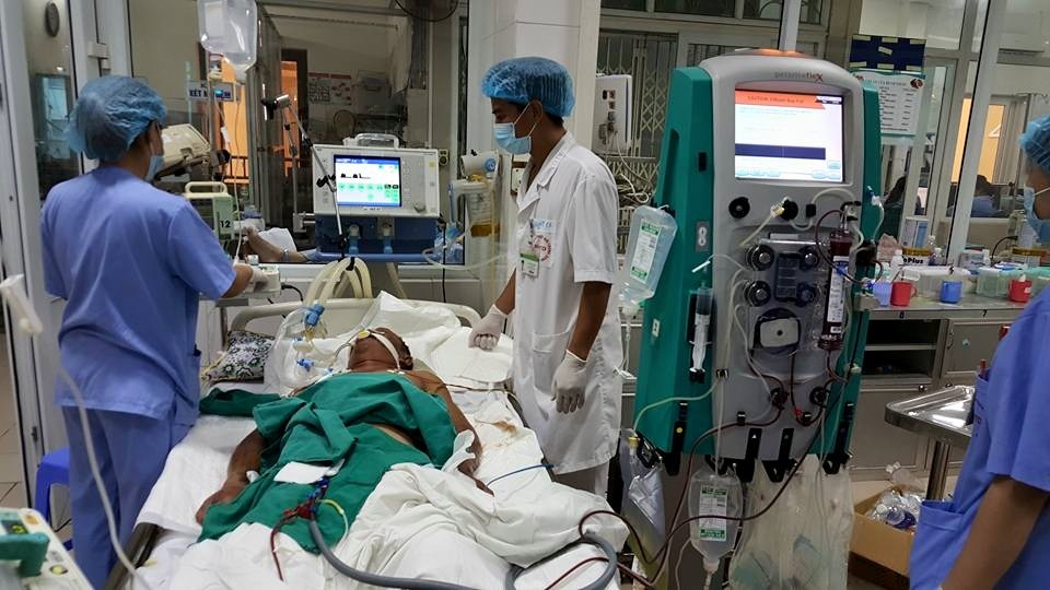 Những hình ảnh gây sốc về bệnh liên cầu lợn - 1 Một người bệnh liên cầu lợn thể nhiễm trùng huyết trong tình trạng sốc nhiễm khuẩn,
