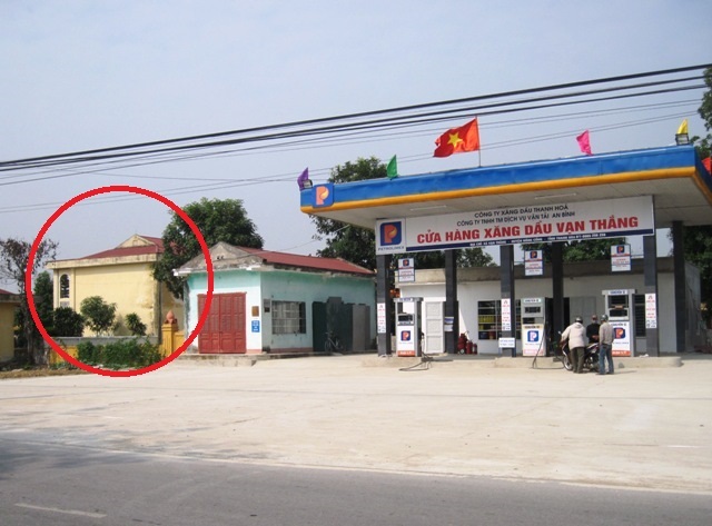 Cây xăng Vạn Thắng nằm cách trường mầm non chỉ khoảng 20m