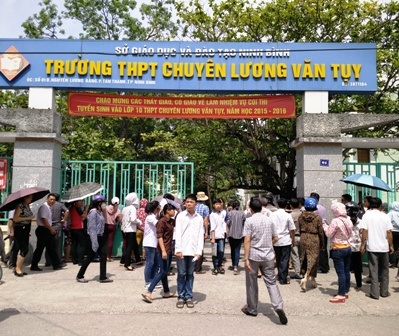 Ninh Bình: Hơn 700 thí sinh “chạy đua” vào trường chuyên - 1 Hơn 700 thí sinh tại Ninh Bình dự thi vào trường THPT chuyên Lương Văn Tụy