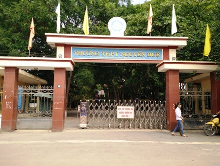 Các thí sinh dự thi vào Trường THPT chuyên Lam Sơn (Thanh Hóa) năm học 2015 - 2016.