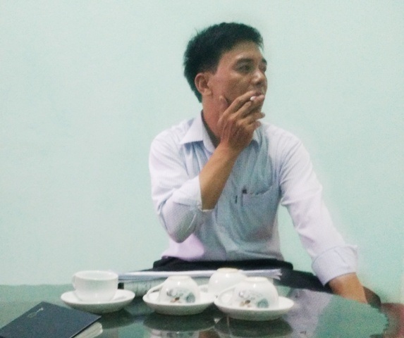 Thanh Hóa: Dân tố cán bộ xã vòi tiền “bôi trơn” khi làm giấy khai sinh - 2 Ông Phí Văn Tân - cán bộ Tư pháp xã Mỹ Lộc trong giờ làm việc với phóng viên Dân trí.