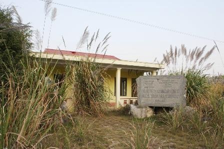 Khu nhà điều hành bị bỏ hoang nhiều năm nay