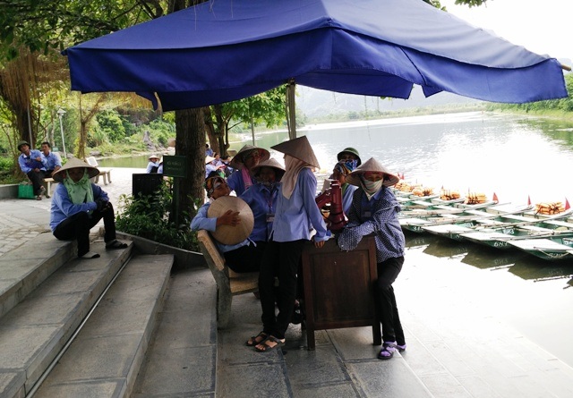 Chuyện đời những nữ lái đò Tràng An - 1 Bến thuyền Tràng An nơi có hơn 1.000 phụ nữ làm nghề chèo đò chở khách du lịch