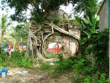 Cổng chùa cổ Hoằng Phúc, một nét đẹp văn hóa thuở sơ khai