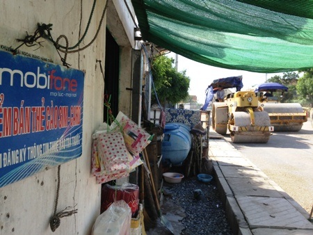 Nhà dân bị ảnh hưởng do công trình.