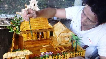 Anh Hóa với sản phẩm ngôi nhà tuổi thơ của Đại tướng Võ Nguyên Giáp