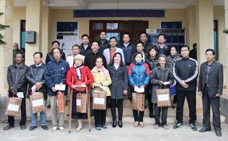 Nhiều phần quà đến với người nghèo ở Quảng Bình