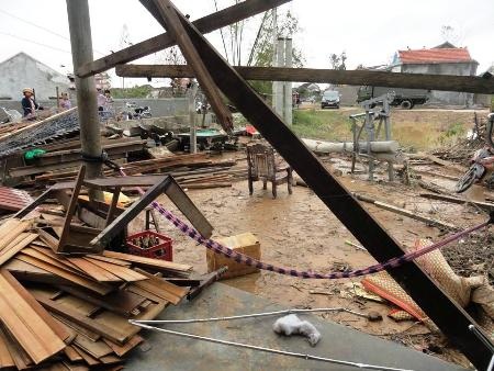 ...và biên bản hiện trường có dấu xác nhận của chính quyền địa phương 