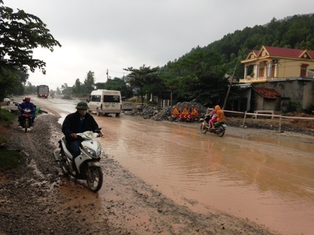 Quảng Bình: “Hố tử thần”… nuốt Quốc lộ 1A!