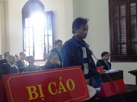 Bị hại Phạm Văn Toàn trả lời tại tòa