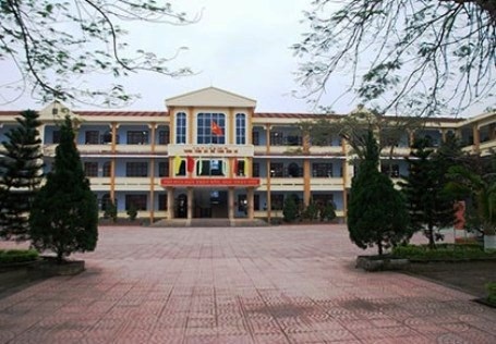 Kỷ luật nữ sinh vì đánh giáo viên ngay trên bục giảng - 1 Trường THPT Đồng Hới, nơi nữ sinh lớp 11 đã đánh giáo viên ngay tại bục giảng