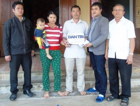 Hơn 24 triệu đồng đến với gia đình nữ sinh mắc bệnh ung thư máu