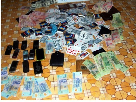 Bắt tại trận một sới bạc “họ hàng” - 1 Bắt tại trận một sới bạc “họ hàng”