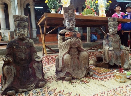 Quảng Bình: Phát hiện nhiều cổ vật khi xây dựng chùa Hoằng Phúc - 2 Những bức tượng cổ chưa xác định được niên đại đã được tìm thấy