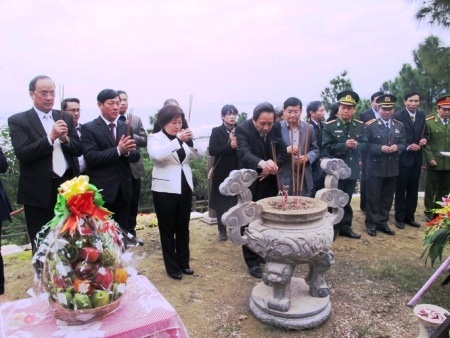 Lãnh đạo tỉnh Quảng Bình dâng hương Đại tướng Võ Nguyên Giáp