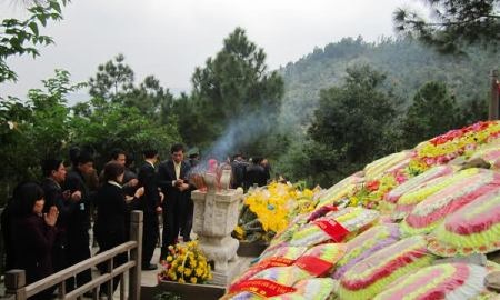 Hà Nội: Dòng người xếp hàng viếng Đại tướng Võ Nguyên Giáp - 9 Hai con gái của Đại tướng làm lễ cúng Người.
