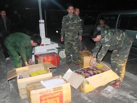Bắt đối tượng vận chuyển 127 hộp pháo lậu - 1 127 thùng pháo bị các lực lượng chức năng phát hiện và bắt giữ