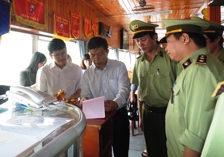 Quảng Bình: Chủ tịch tỉnh trực tiếp đi kiểm tra nhà hàng, khách sạn - 1 Ông Nguyễn Hữu Hoài, Chủ tịch UBND tỉnh Quảng Bình kiểm tra tại các nhà hàng