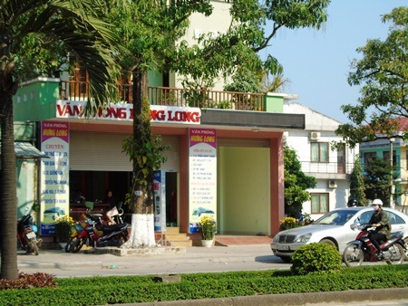 Hành khách “méo mặt” vì giá vé xe cao ngất ngưởng