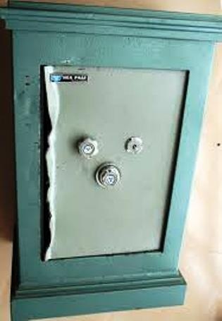 Phá két sắt trộm gần nửa tỉ đồng - 1 Két sắt bị trộm phá tung (Ảnh minh họa)