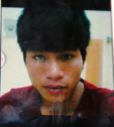 Đông đảo bà con, láng giềng bỏ dở công việc sang nhà thuyền viên Hữu 