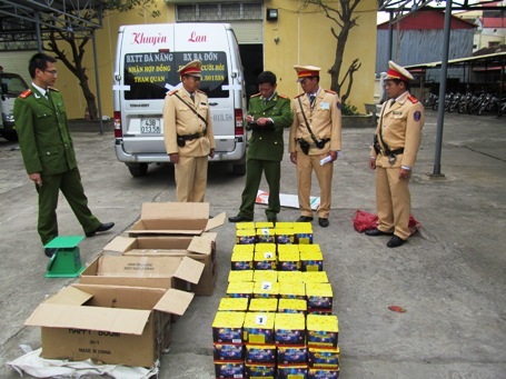 Chiếc xe cùng tang vật bị bắt giữ tại PC67, Công an tỉnh Quảng Bình 