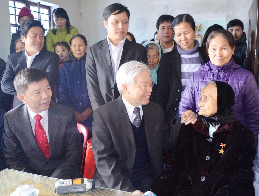 Tổng Bí thư Nguyễn Phú Trọng thăm hỏi thân mật 
