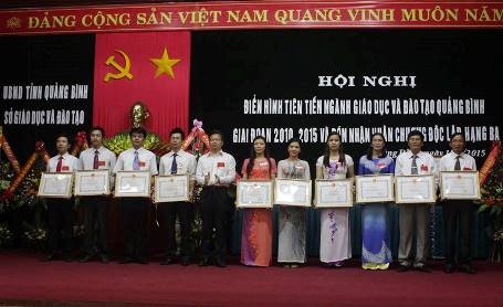 Sở GD-ĐT Quảng Bình đón nhận Huân chương Độc lập hạng Ba - 2 Sở Giáo dục và Đào tạo Quảng Bình đã vinh dự được Chủ tịch nước tặng Huân chương Độc lập hạng Ba.