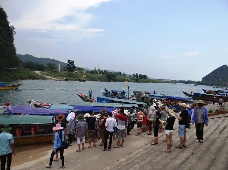 Dịp lễ năm nay, tại động Phong Nha, Tiên Sơn,... lượng du khách đến tham quan tăng đột biến