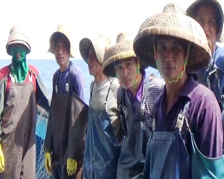 4 tàu cá với 50 thuyền viên Trung Quốc đánh cá trong vùng biển Việt Nam - 2 Những tàu cá trên có công suất trên 100 tấn và có 50 thuyền viên đều mang quốc tịch Trung Quốc
