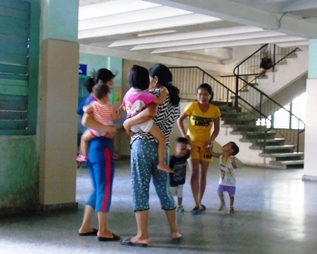 Nắng nóng cực điểm, bệnh nhi "ùn ùn" nhập viện - 6 Nắng nóng khiến nhiều trẻ phải nhập viện điều trị