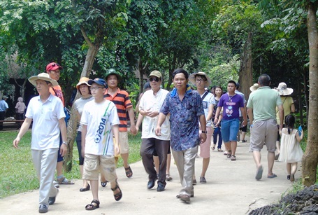 Quảng Bình: Du khách đến Phong Nha trong dịp lễ tăng kỉ lục - 3 Tại Động Thiên đường mỗi ngày cũng đón hàng ngàn lượt du khách đến tham quan